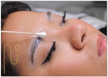 نحوه استفاده از پمادهای کاشت ابرو